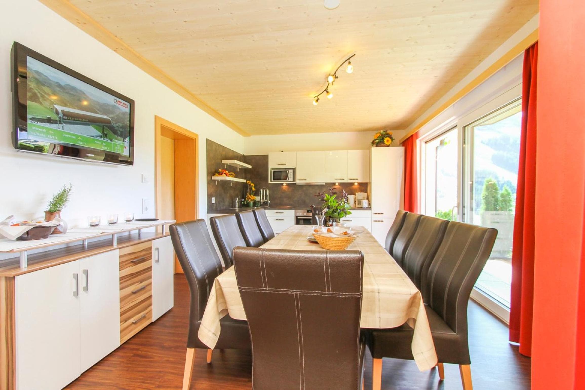 Deluxe Apartment mit 4 Schlafzimmern, Terrasse und Garten